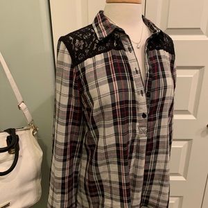 Pretty and light weight tunic from Cato size large